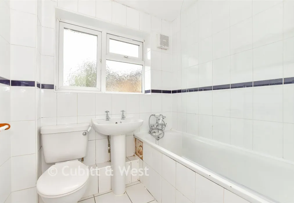Bathroom - Carlingford Court, Bognor Regis, West Sussex - Wards of Kent