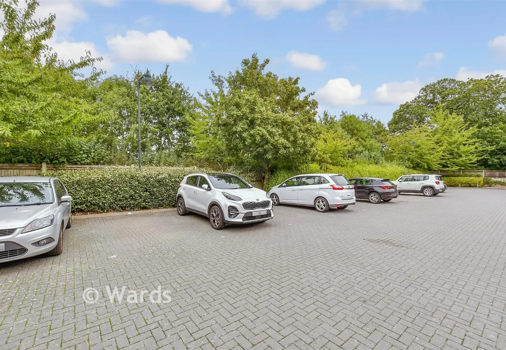 Driveway/Parking. - Kings Hill, West Malling, Kent - Wards of Kent