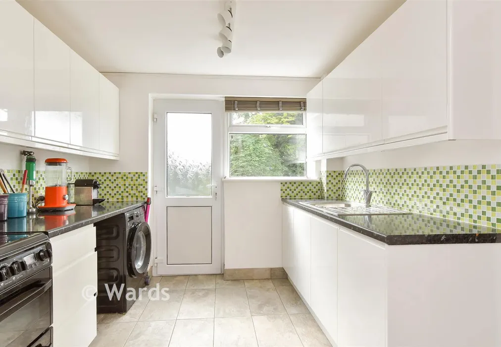 Kitchen - Sundridge Drive, Walderslade, Chatham, Kent - Wards of Kent