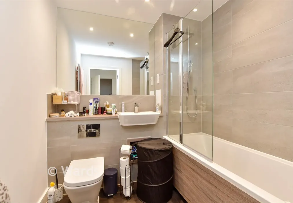 Bathroom - Glenway Road, Rochester, Kent - Wards of Kent