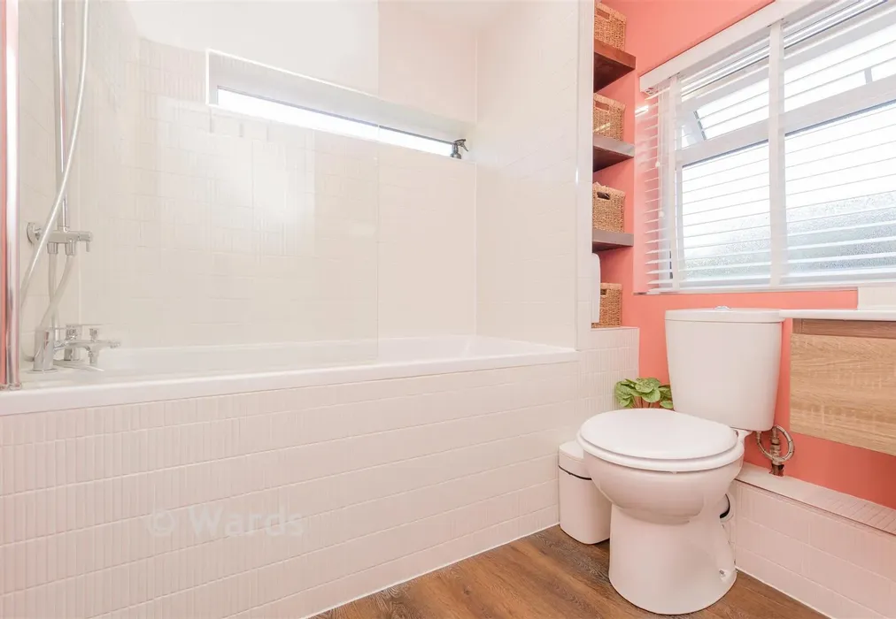 Bathroom - Christchurch Crescent, Gravesend, Kent - Wards of Kent