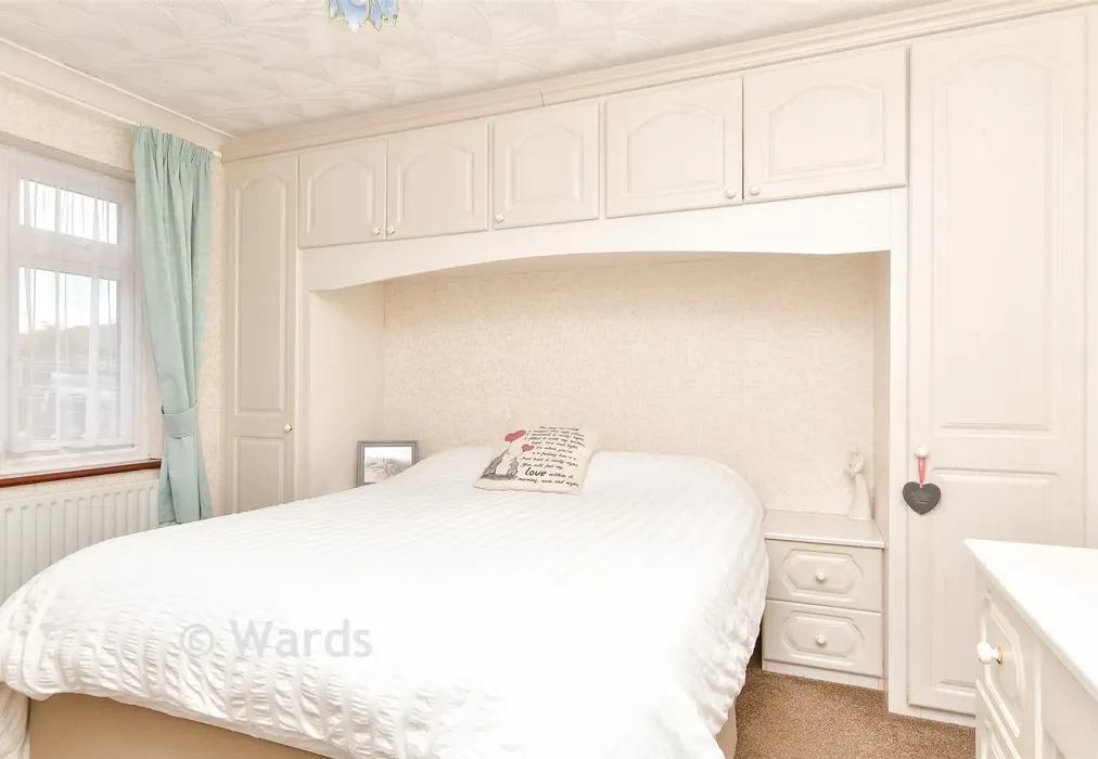 Bedroom 1 - Thistledown, Gravesend, Kent - Wards of Kent