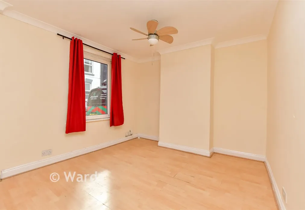 Lounge - Dale Street, Chatham, Kent - Wards of Kent