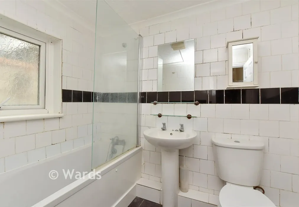 Bathroom - Dale Street, Chatham, Kent - Wards of Kent