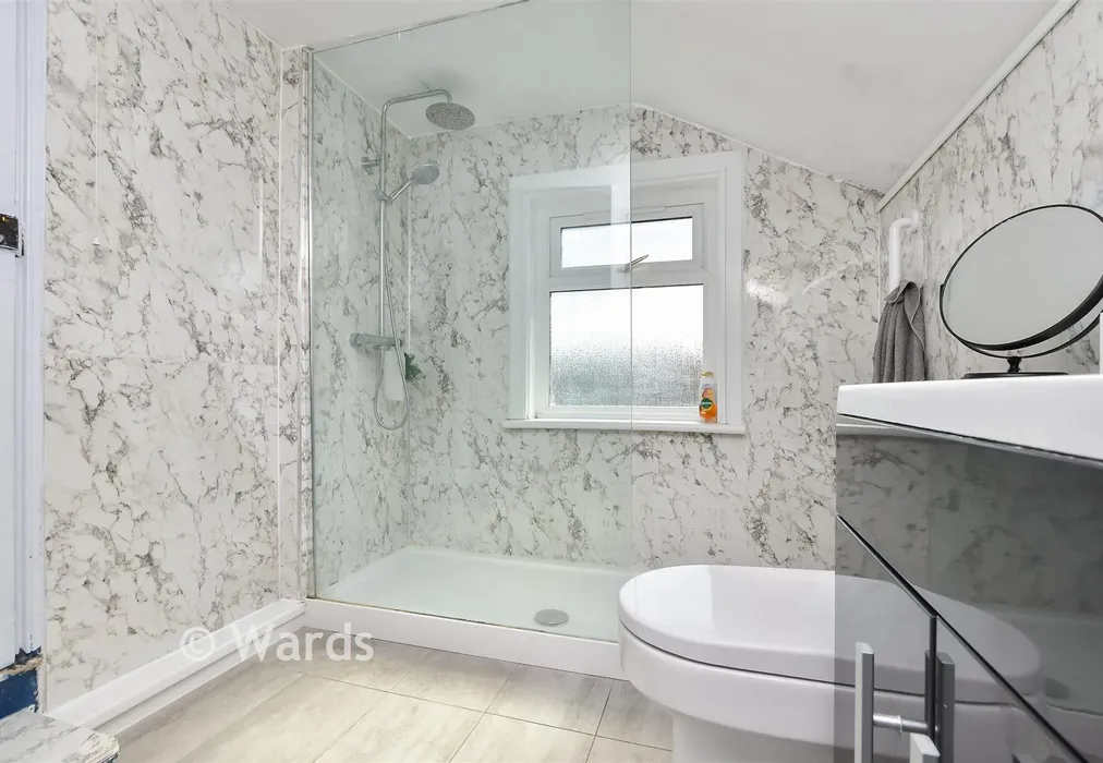 Shower Room - Church Street, Broadstairs, Kent - Wards of Kent