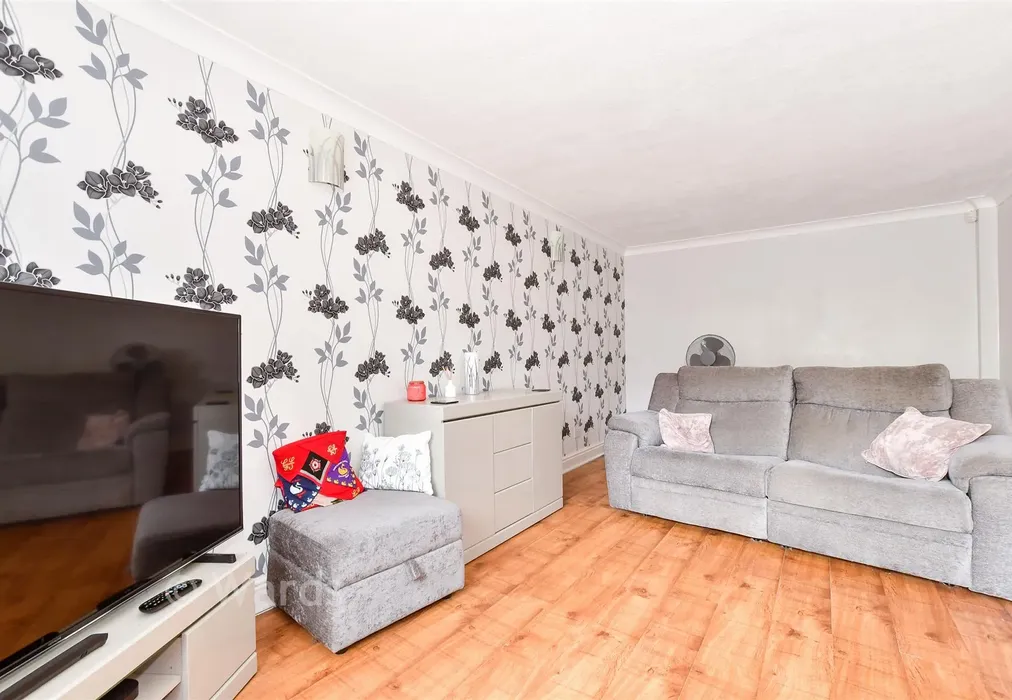 Living Room - New Hythe Lane, Larkfield, Kent - Wards of Kent
