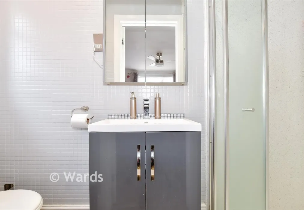 En-Suite Shower Room - New Hythe Lane, Larkfield, Kent - Wards of Kent