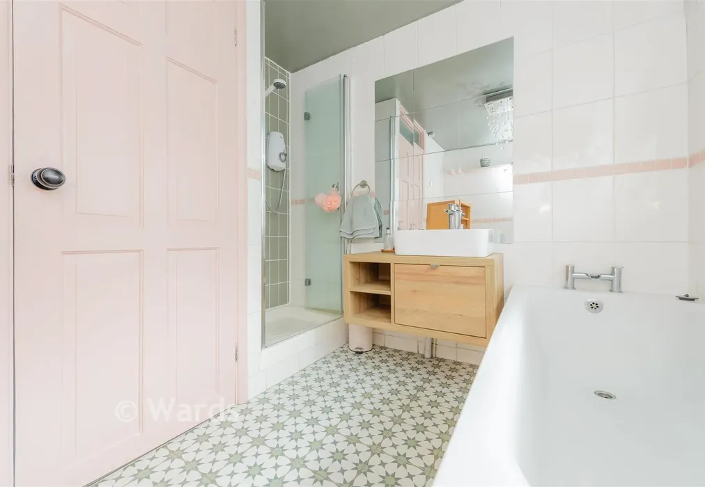 Bathroom - Fawkham Avenue, Longfield, Kent - Wards of Kent
