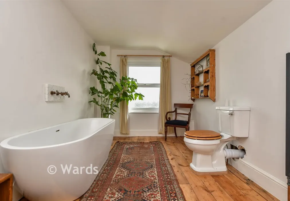 Bathroom - Grotto Hill, Cliftonville, Kent - Wards of Kent