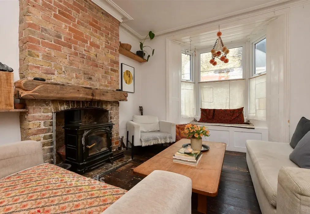 Lounge - Grotto Hill, Cliftonville, Kent - Wards of Kent
