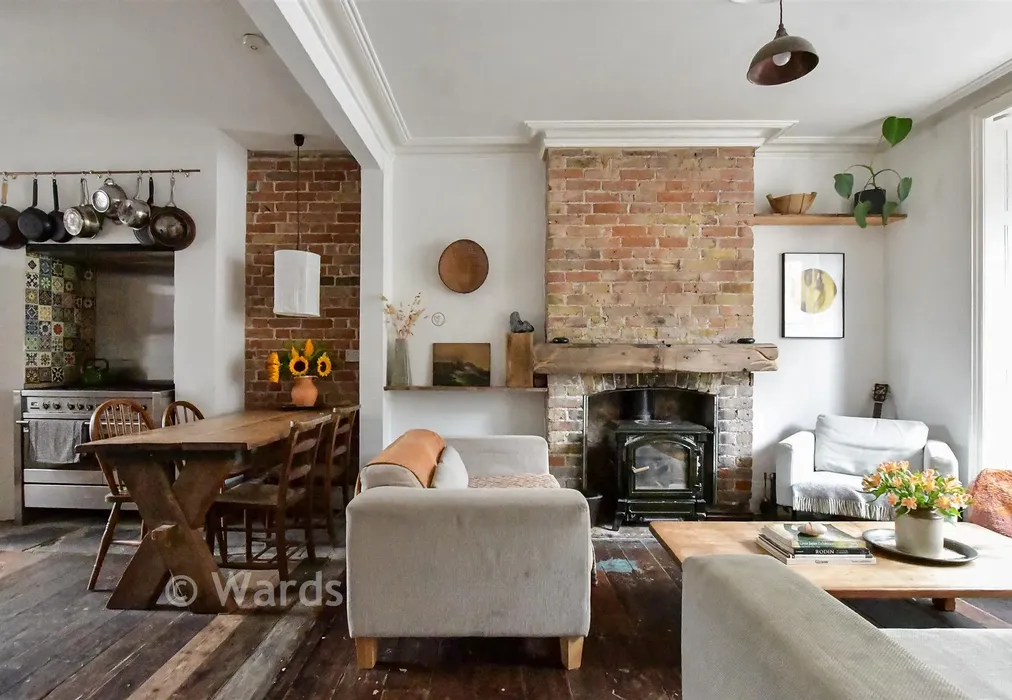 Lounge - Grotto Hill, Cliftonville, Kent - Wards of Kent