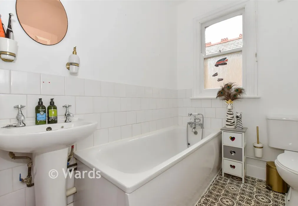Bathroom - South Road, Herne Bay, Kent - Wards of Kent