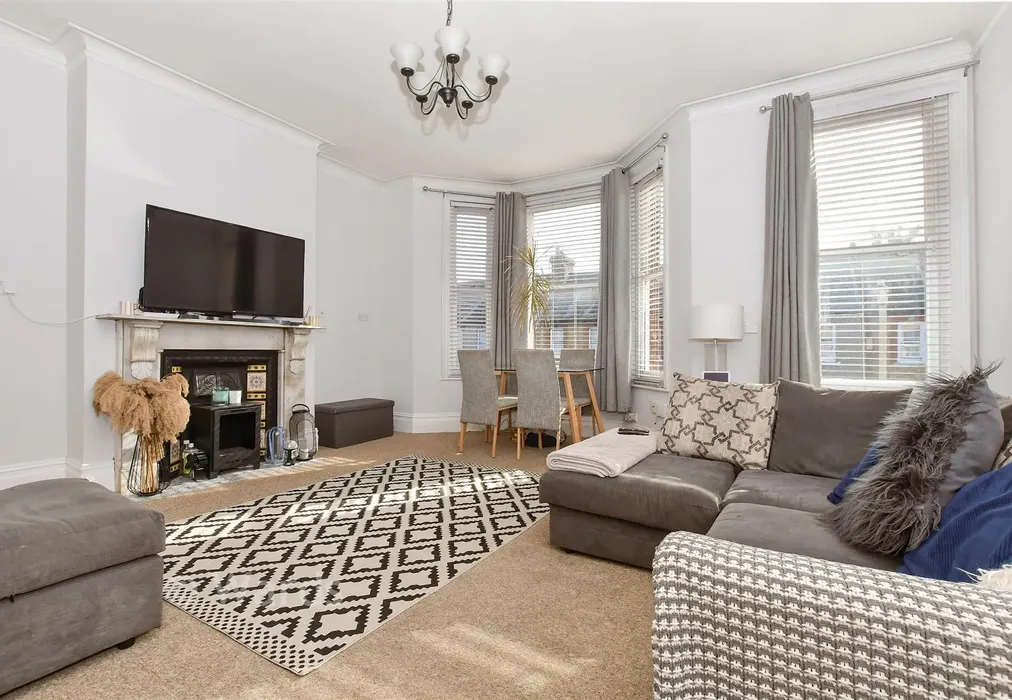 Lounge - South Road, Herne Bay, Kent - Wards of Kent
