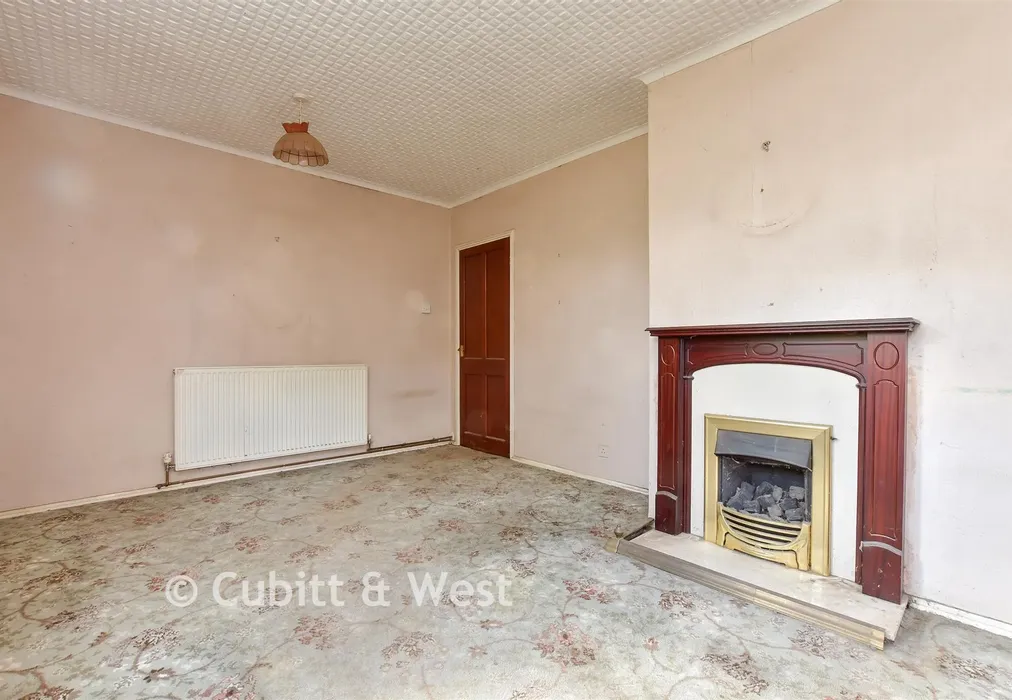 Lounge - Longmere Gardens, Tadworth, Surrey - Wards of Kent