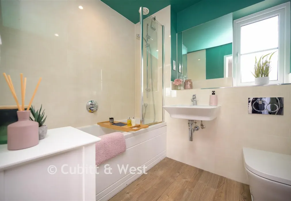 Bathroom - Beare Green, Dorking, Surrey - Wards of Kent