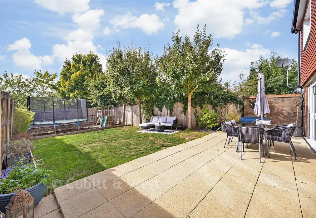 Rear Garden - Beare Green, Dorking, Surrey - Wards of Kent