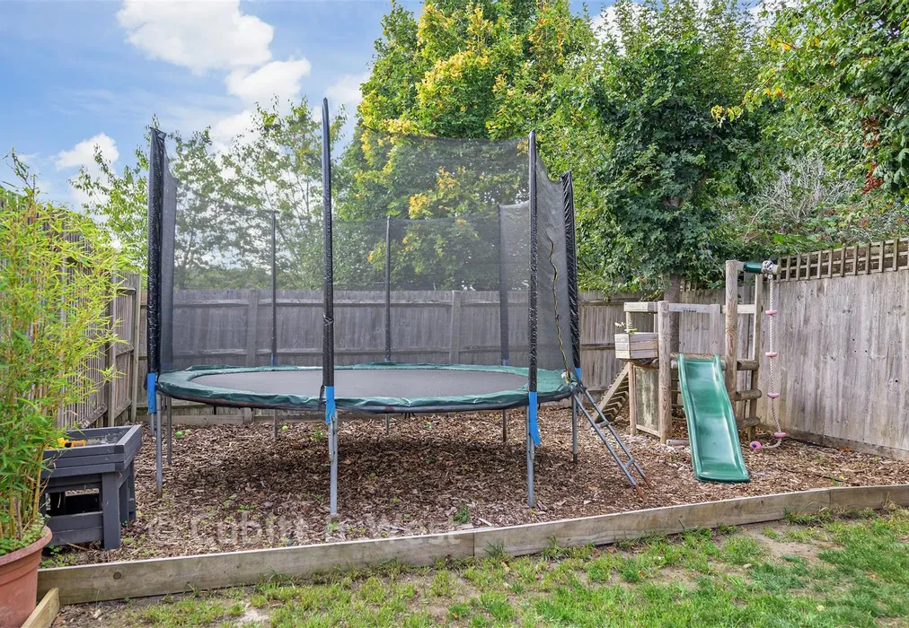 Rear Garden - Beare Green, Dorking, Surrey - Wards of Kent