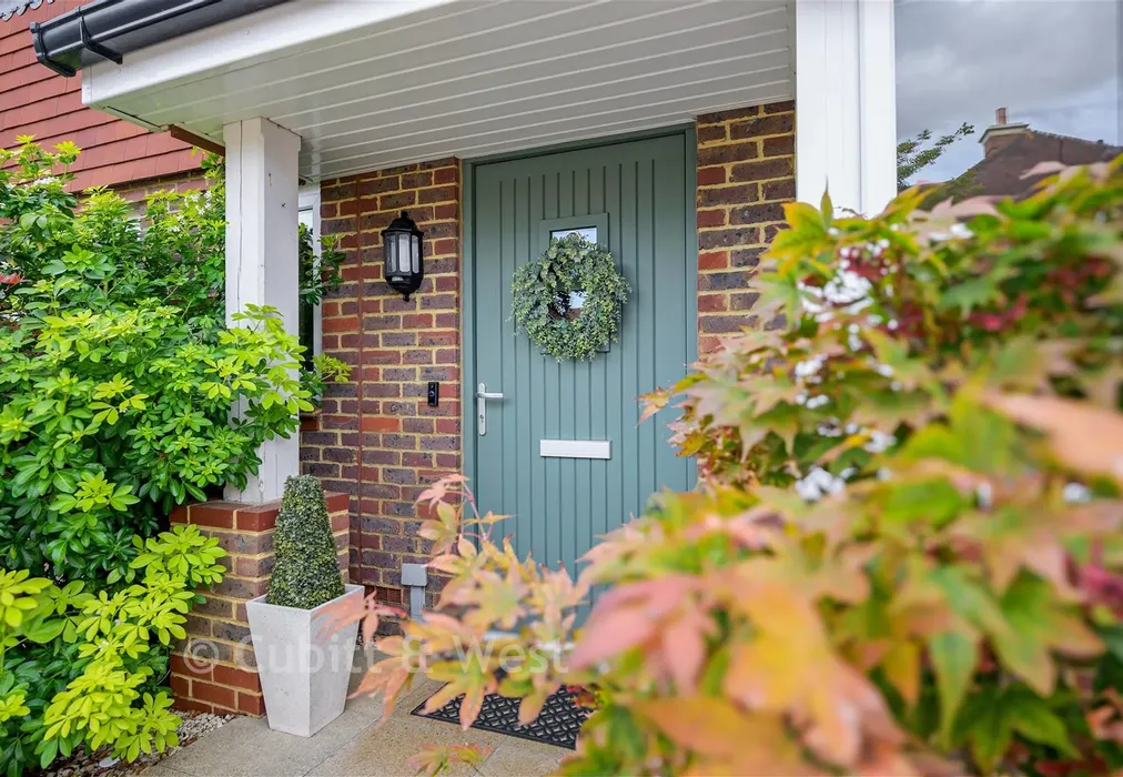 External Lifestyle Photograph - Beare Green, Dorking, Surrey - Wards of Kent