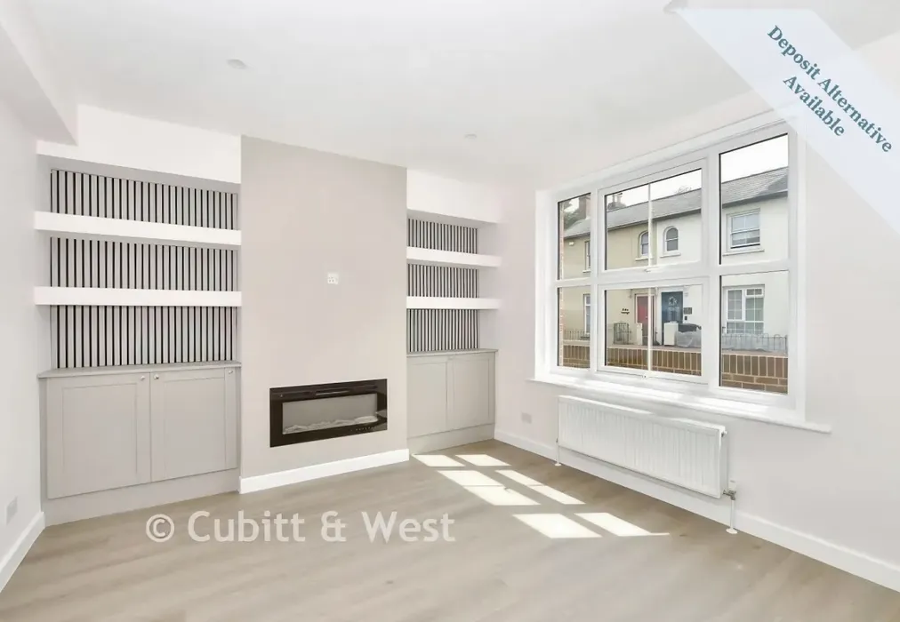 Lounge - AVAILABLE NOW! London Road, Forest Row, RH18 - Wards of Kent