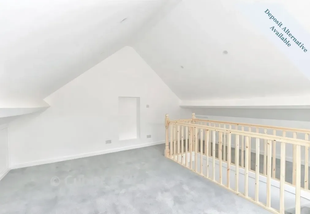 Loft room - AVAILABLE NOW! London Road, Forest Row, RH18 - Wards of Kent