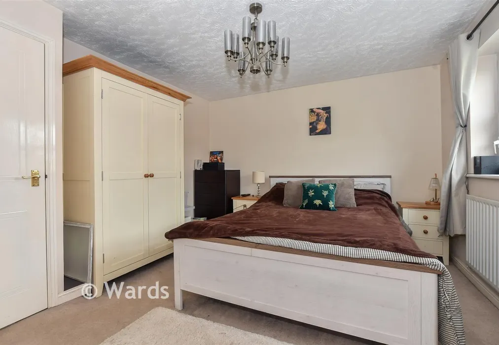 Bedroom 1 - Bluebell Walks, Paddock Wood, Tonbridge, Kent - Wards of Kent