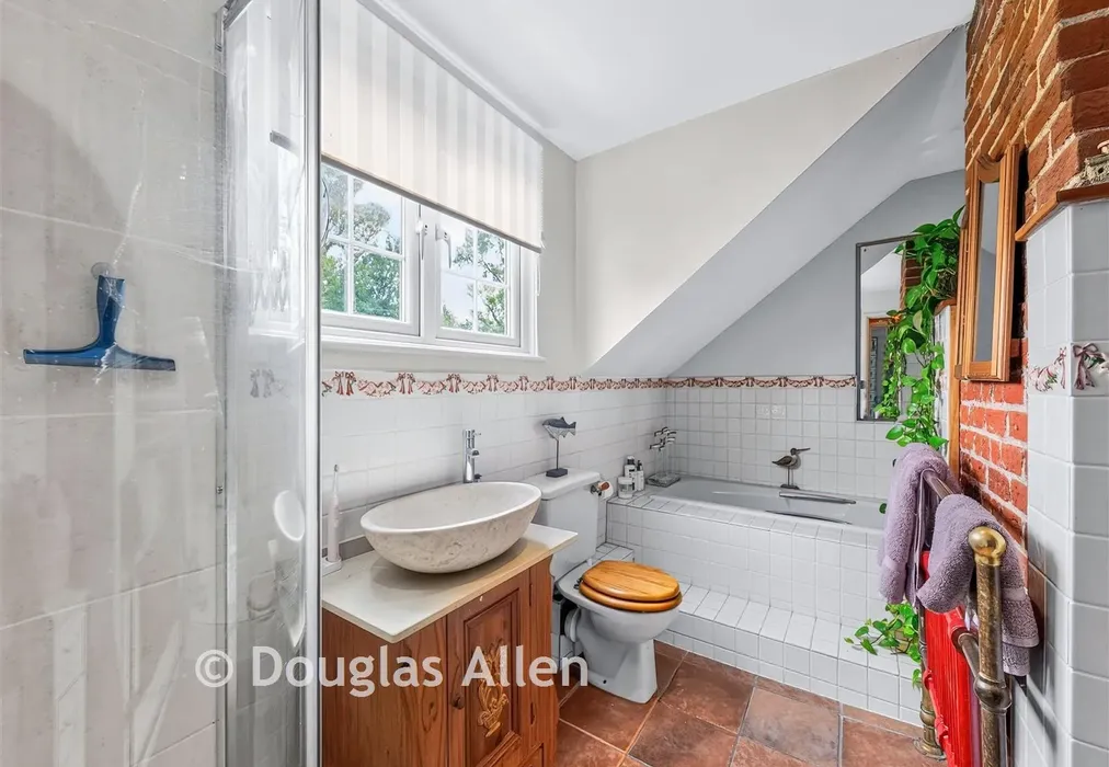 Bathroom - Fiddlers Hamlet, Epping, Essex - Wards of Kent