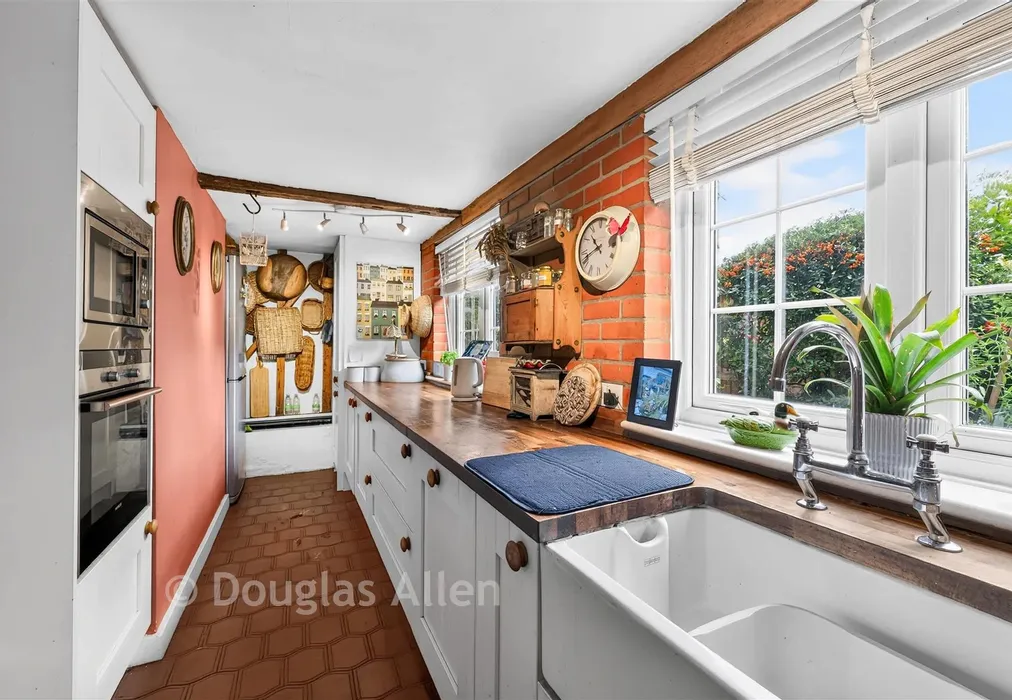 Kitchen - Fiddlers Hamlet, Epping, Essex - Wards of Kent