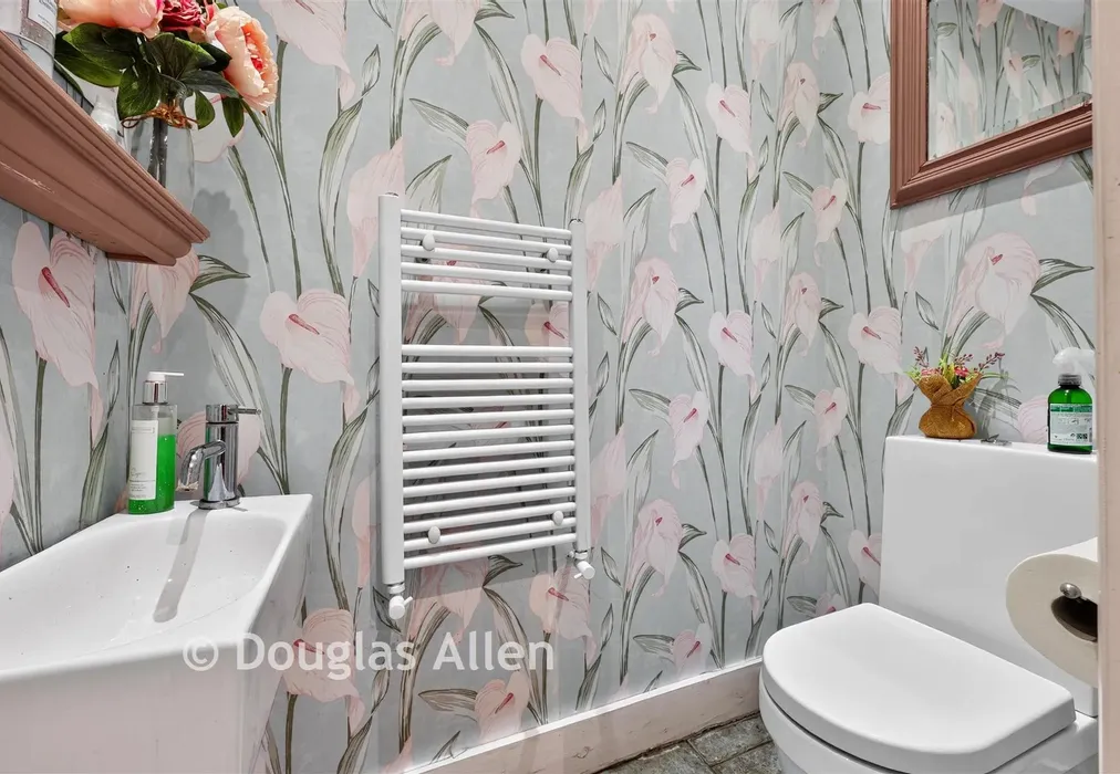 Cloakroom - Fiddlers Hamlet, Epping, Essex - Wards of Kent