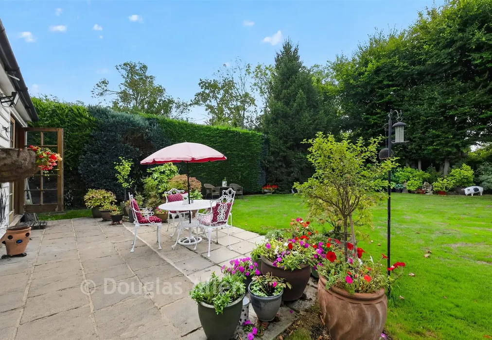 Rear Garden - Fiddlers Hamlet, Epping, Essex - Wards of Kent