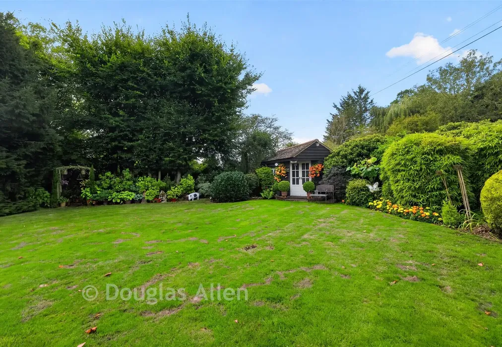 Rear Garden - Fiddlers Hamlet, Epping, Essex - Wards of Kent