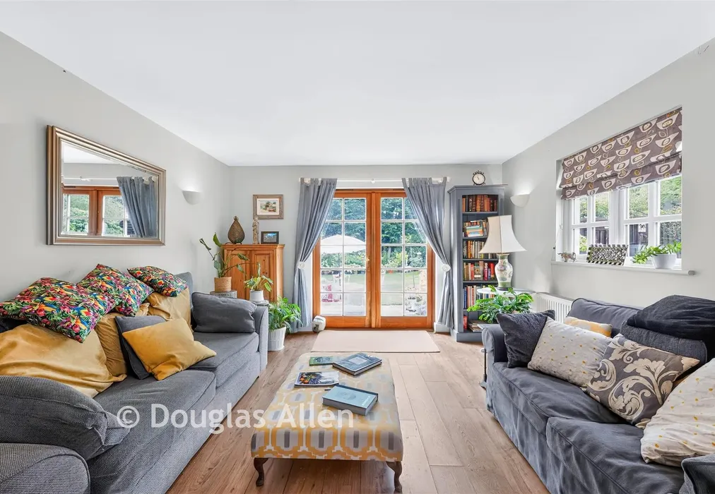 Living Room - Fiddlers Hamlet, Epping, Essex - Wards of Kent