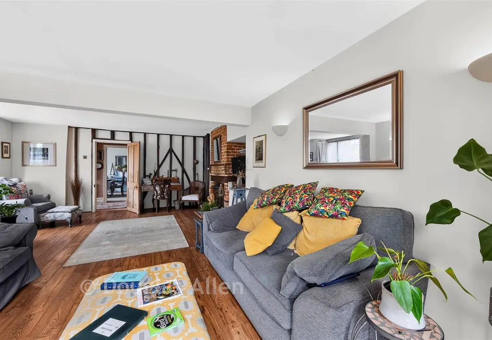 Living Room - Fiddlers Hamlet, Epping, Essex - Wards of Kent