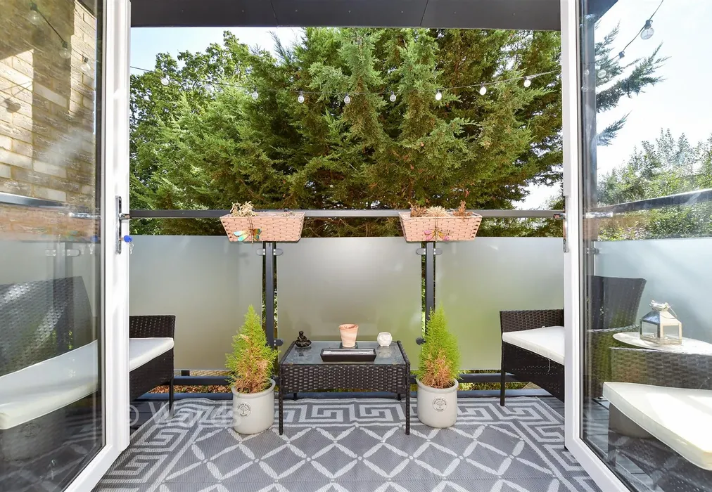 Balcony - Salomons Grove, Southborough, Tunbridge Wells, Kent - Wards of Kent