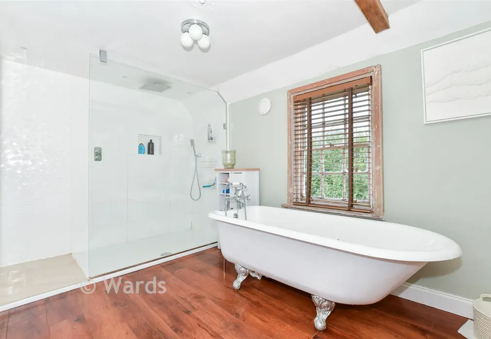 Bathroom - Lughorse Lane, Hunton, Maidstone, Kent - Wards of Kent