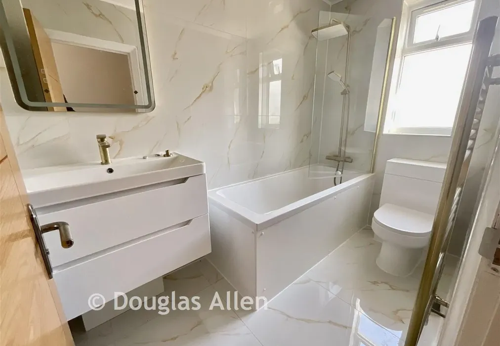 Bathroom - Tufton Road, Chingford - Wards of Kent