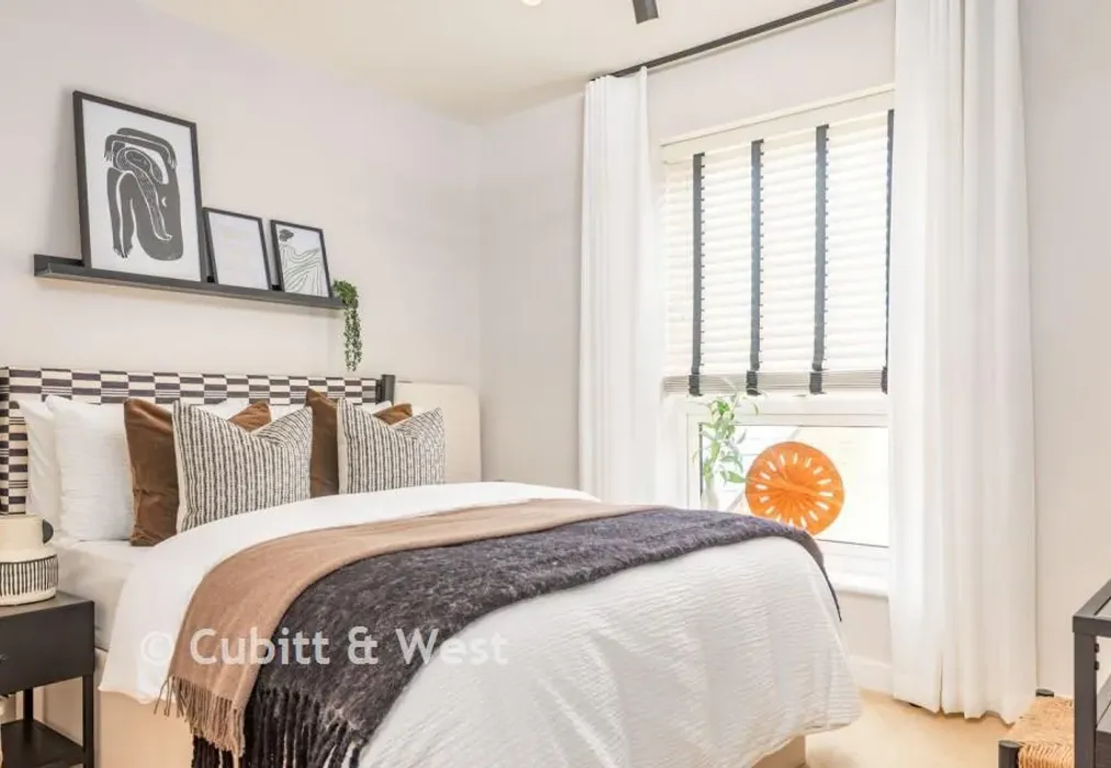 Bedroom 2 - The Frogmore, The Cygnets, Heather Lane, South Chailey, East Sussex - Wards of Kent