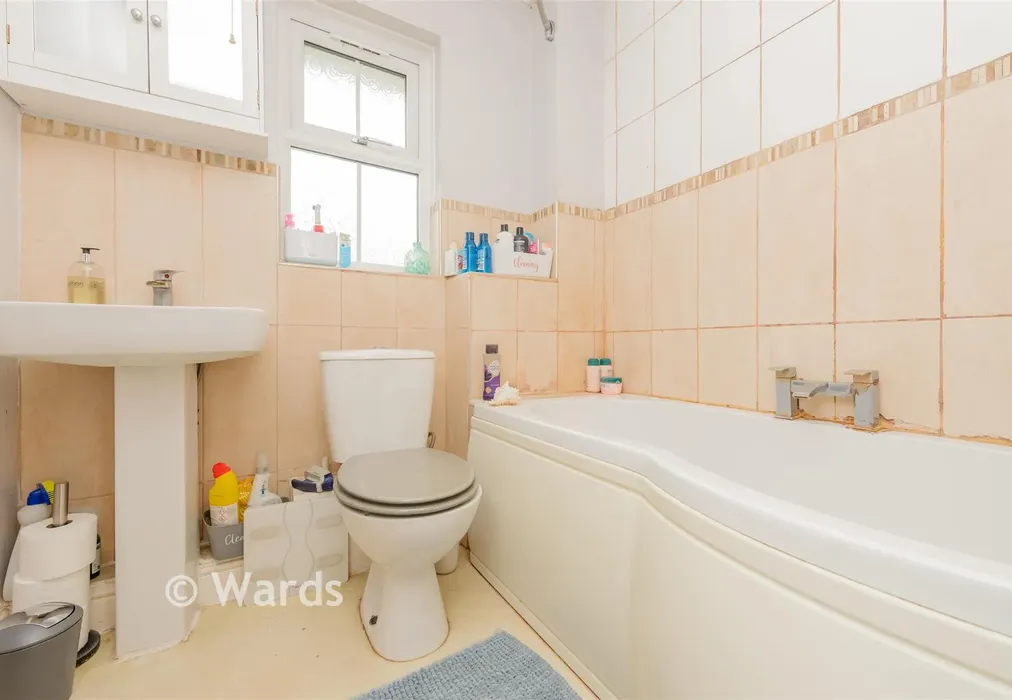 Bathroom - Island Way East, St Mary's Island, Chatham, Kent - Wards of Kent