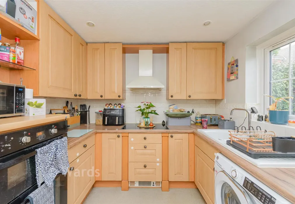 Kitchen - Island Way East, St Mary's Island, Chatham, Kent - Wards of Kent