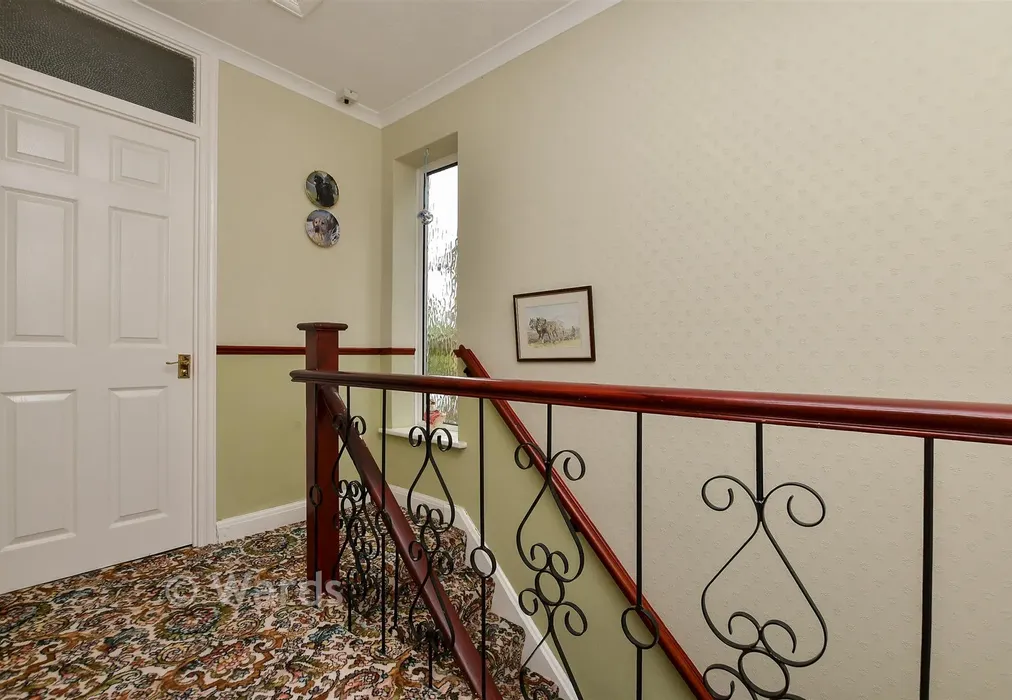 Landing - Rosebery Avenue, Ramsgate, Kent - Wards of Kent