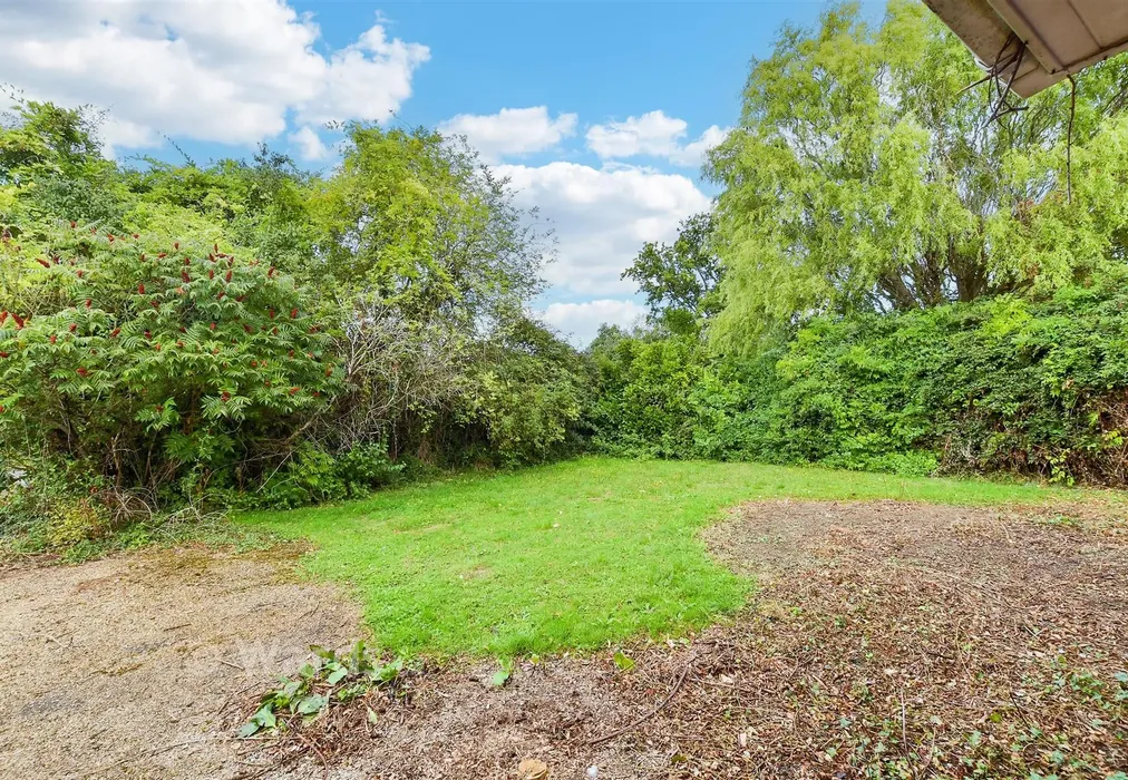 Front Garden - Rock Hill Road, Egerton, Ashford, Kent - Wards of Kent
