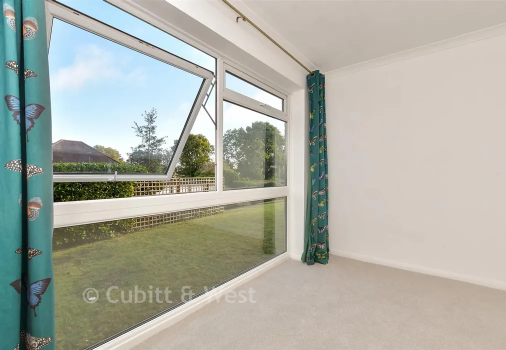 Internal Lifestyle Photograph - Carshalton Road, Sutton, Surrey - Wards of Kent