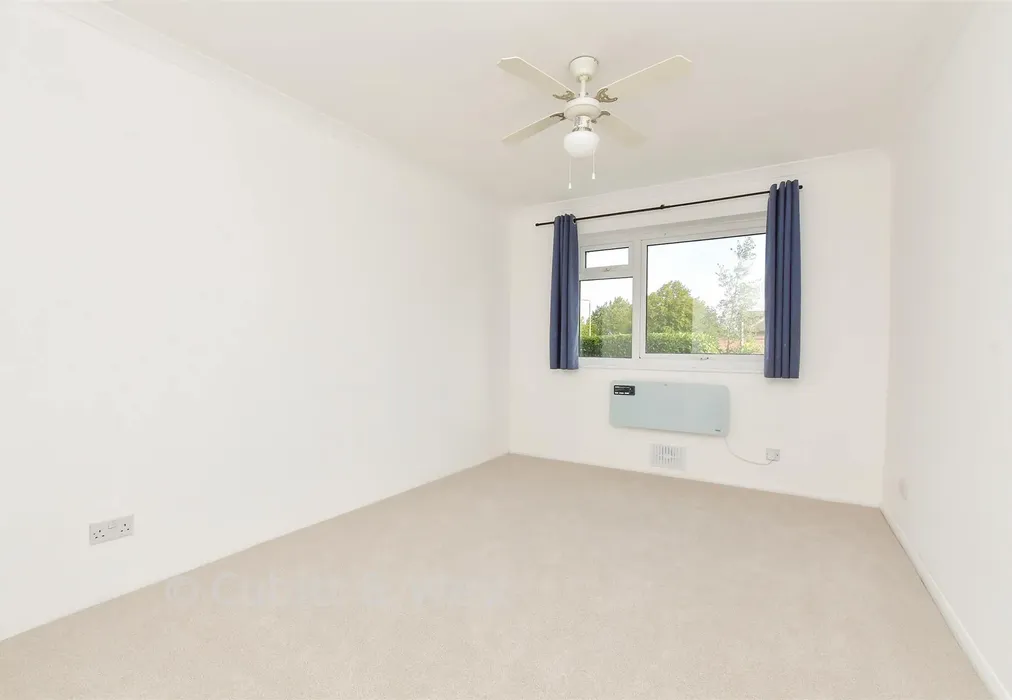Bedroom - Carshalton Road, Sutton, Surrey - Wards of Kent