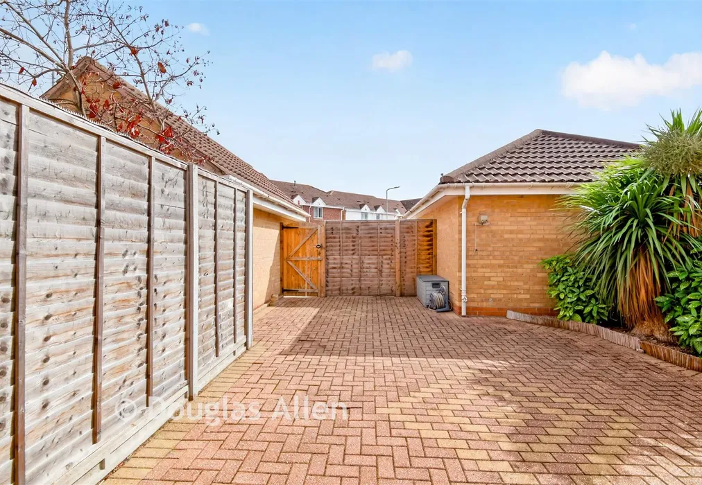 Rear Garden - Barley Lane, Romford, Essex - Wards of Kent