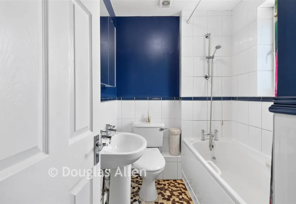 Bathroom - Barley Lane, Romford, Essex - Wards of Kent