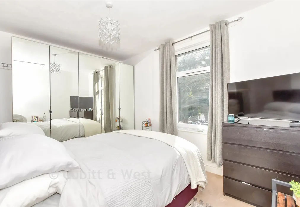 Bedroom 1 - Jervis Road, Portsmouth, Hampshire - Wards of Kent