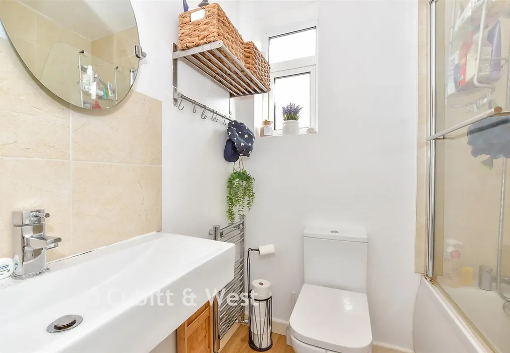 Bathroom - Jervis Road, Portsmouth, Hampshire - Wards of Kent