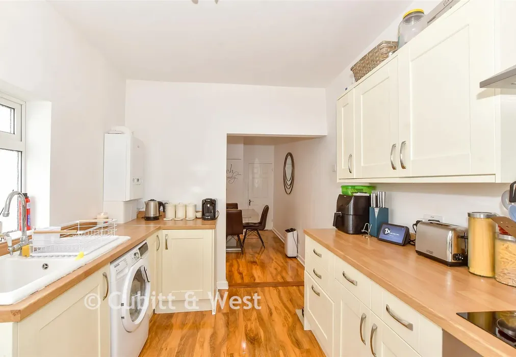 Kitchen - Jervis Road, Portsmouth, Hampshire - Wards of Kent