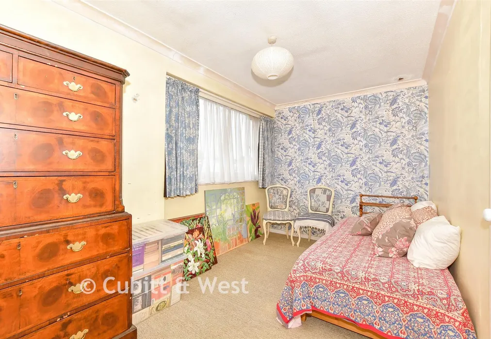 Bedroom 4 - Maisemore Gardens, Emsworth, Hampshire - Wards of Kent