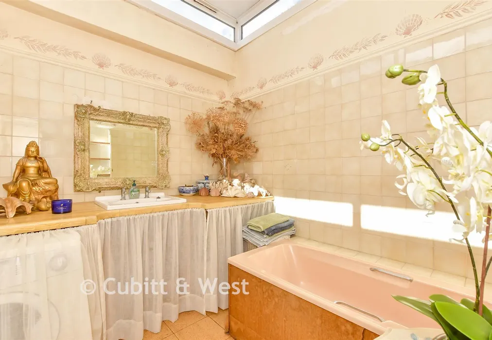 Bathroom - Maisemore Gardens, Emsworth, Hampshire - Wards of Kent