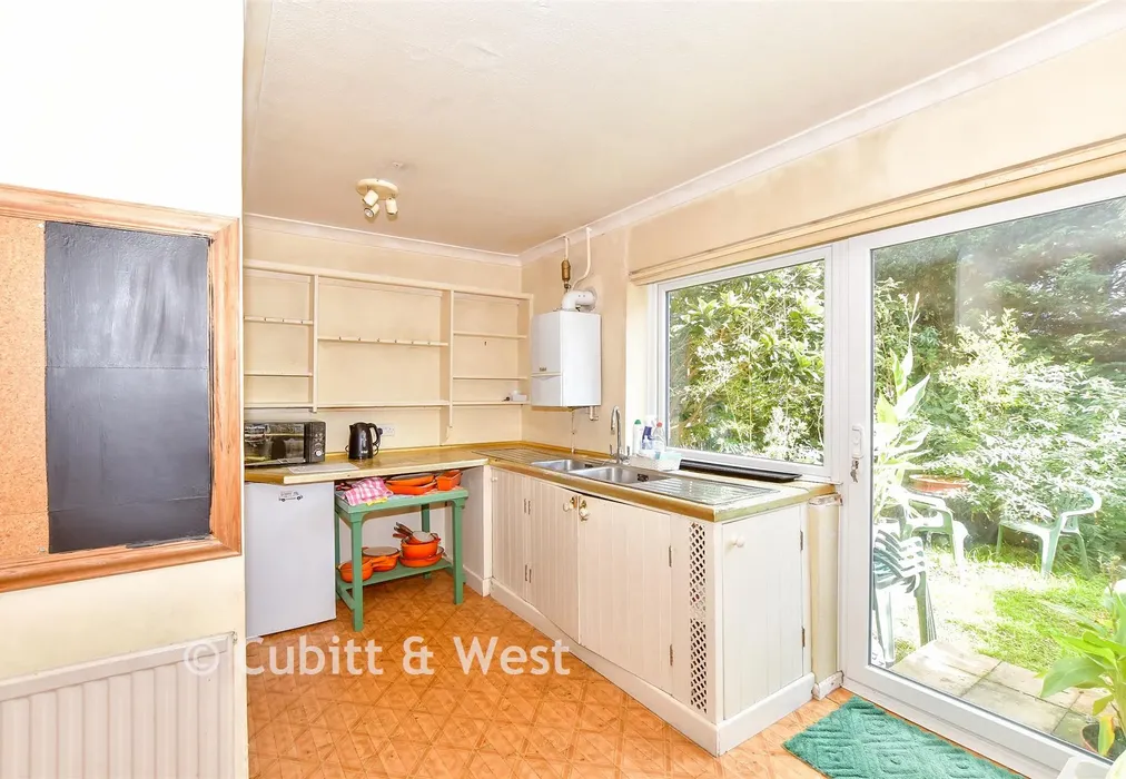 Kitchen - Maisemore Gardens, Emsworth, Hampshire - Wards of Kent